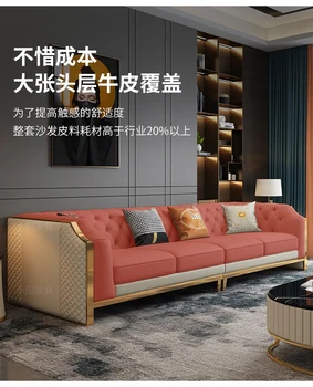 Gaismas luksusa ādas dīvāna, galvu pātagot dzīvojamā istaba high-end atmosfērā mūsdienu vienkāršu nelielu dzīvokli kopā