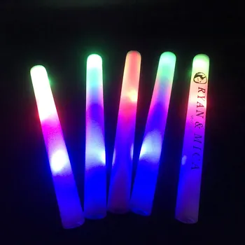 30pcs/daudz Krāsains LED Svelme Sticks 3 Mirgojošs LED Gaismas Putas Stick LED Puse Piegādā ar 3 Baterijas Nav Logo Mirdzumu Putu Stick